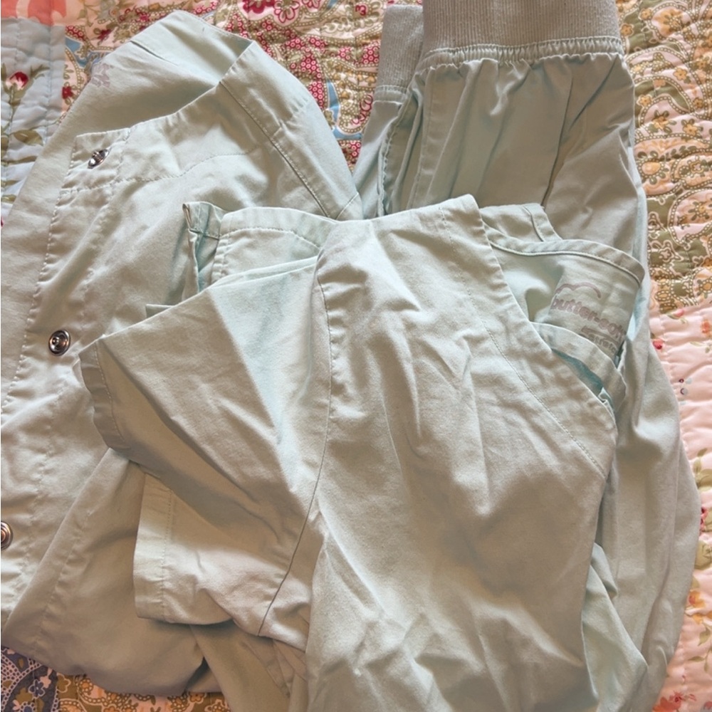 Women's butter soft light green scrub set